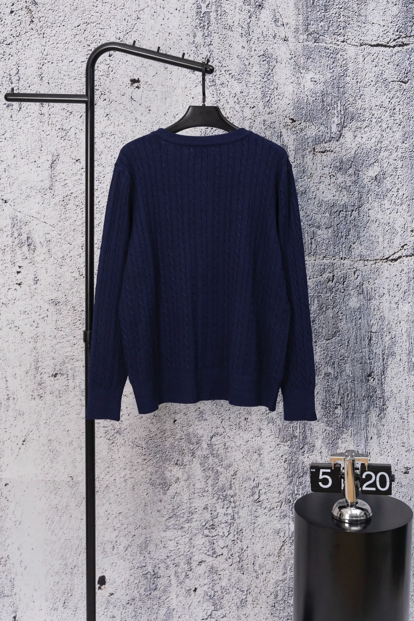 P170 Ralph Lauren Classic Round Neck Solid Color Pony Embroidered Logo Knitted Cardigan Long Sleeve Ralph Lauren Classic Basic Versatile Twist Knitted Cardigan Long Sleeve Main supply platform live broadcast Wholesale entity Replenish when out of stock Not removed from the shelves Quality 1:1 patterning Complete three standards Correct version of pony logo Imported quality cotton yarn Focus on high-end Cost-effective Good quality Needless to say Zhao Lusi's same style is really amazing, so sweet I'm so beautiful. This cardigan is really good-looking. It's simple and easy to wear. It's a must-have for goddess ootd. Good-looking clothes are never picky. A must-have in the wardrobe of goddesses. Size: S-XL. Color: black, apricot, gray, navy, red, white.